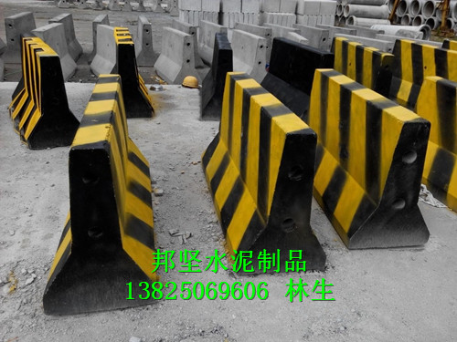惠州水泥防撞墩厂家