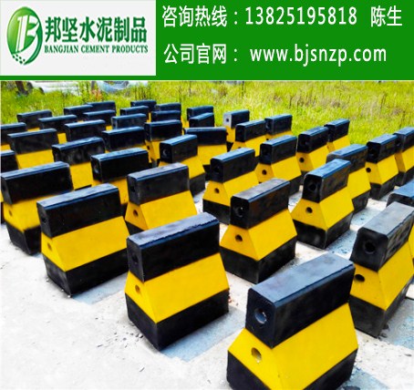 广州哪里的水泥防撞墩质量好？水泥隔离墩批发