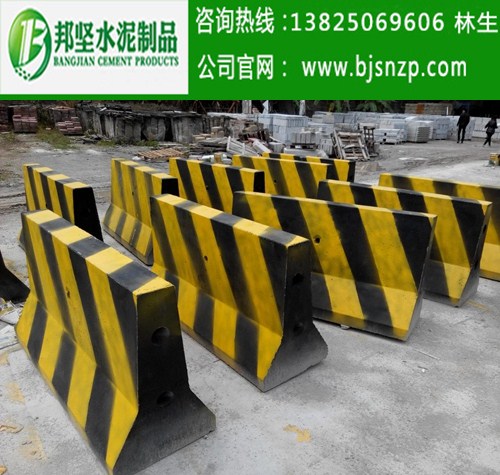 深圳水泥防撞墩厂家