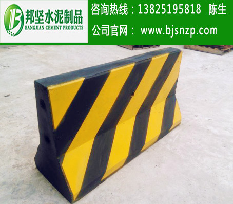 广州道路水泥防撞墩用途，广州混凝土隔离墩生产厂家