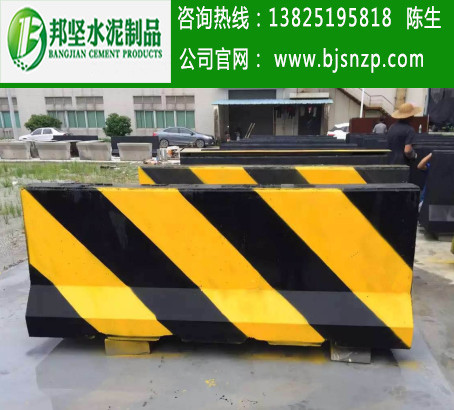 东莞采购水泥防撞墩价格，广州水泥隔离墩厂家