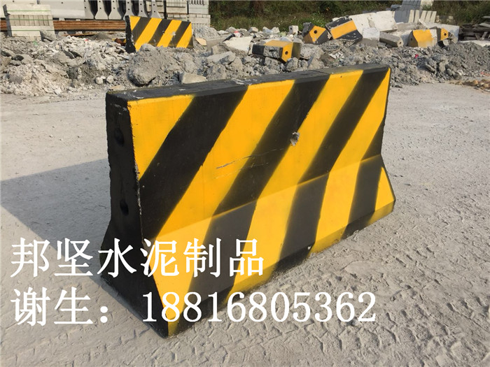 东莞佛山水泥隔离墩厂家供应，混凝土隔离墩最新价格