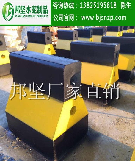 广州水泥隔离墩、交通防撞墩厂家，水泥墩现货供应