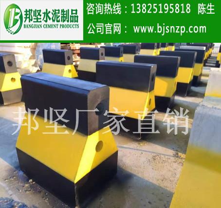广州预制混凝土防撞墩,隔离墩最新报价